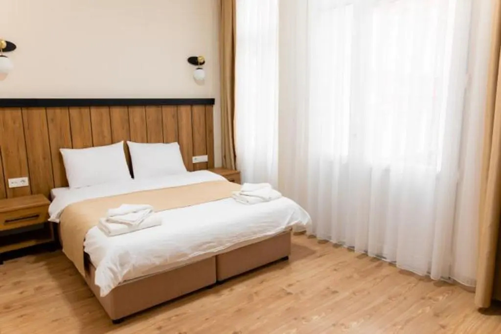 La Pera Suites