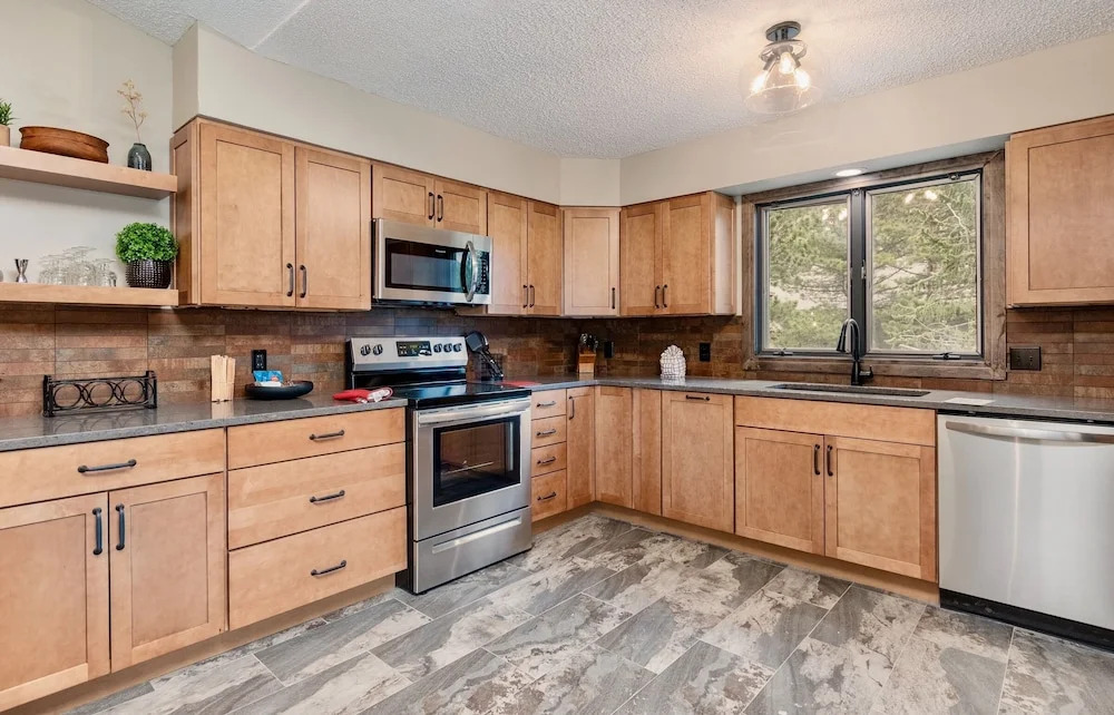 Alleman North Vacation At Windcliff 3 Bedroom Home by RedAwning