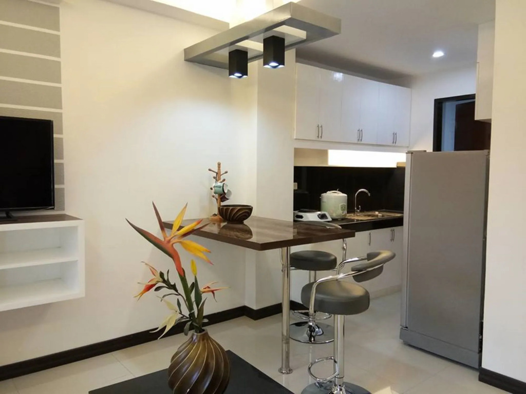 Circle-b Apartelle & Suites