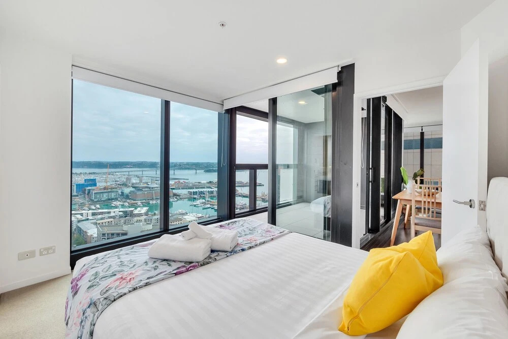 Amazing Harbour, Skytower and Rangitoto Views