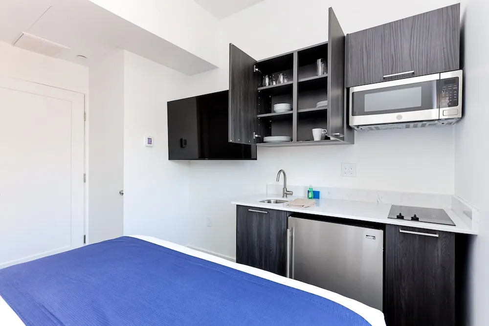 Maverick Suites at 28 Fenway