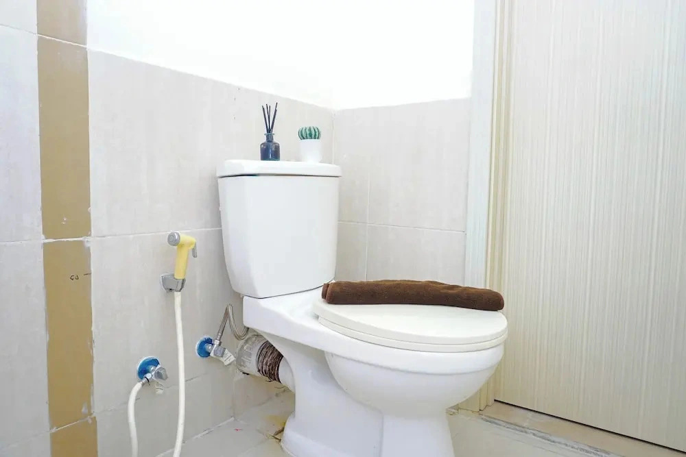 Modern Space And Restful 2Br At Apartment Meikarta