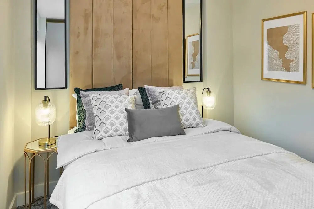 Host Stay Chic Townhouse by the Docks