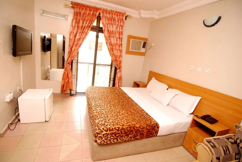 Serob Hotels