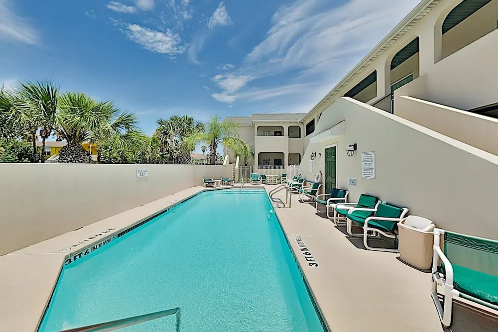 Prime Gulf Getaway W/ Pool - Walk To Beach, Dining 2 Bedroom Condo