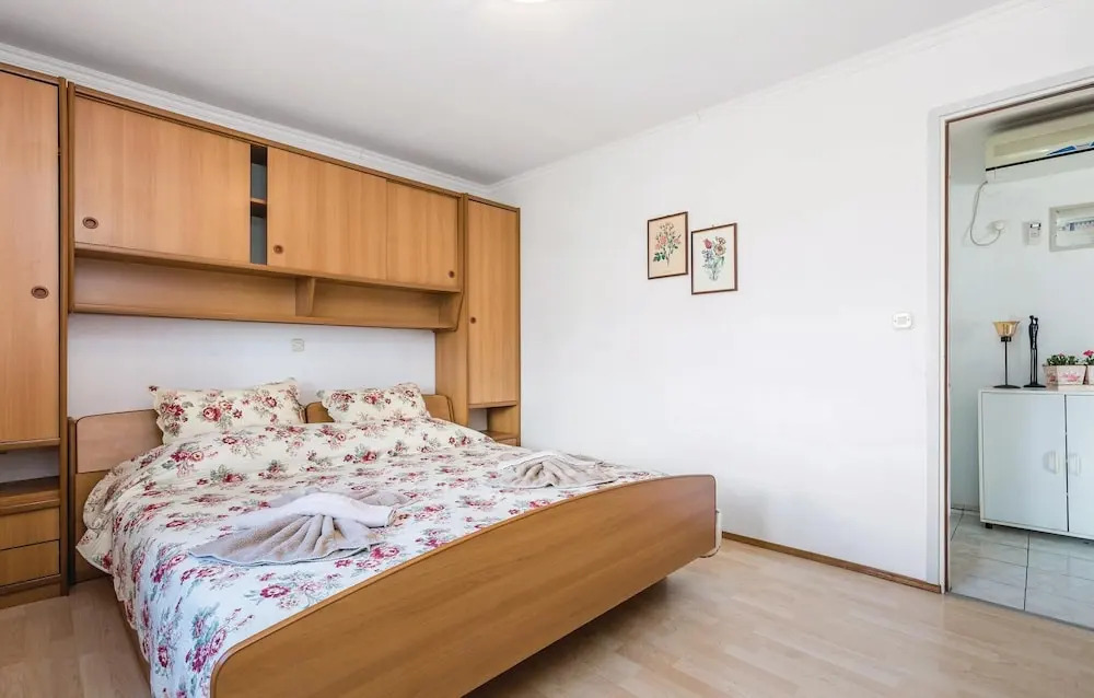 Beautiful Home in Kampor With Wifi and 1 Bedrooms