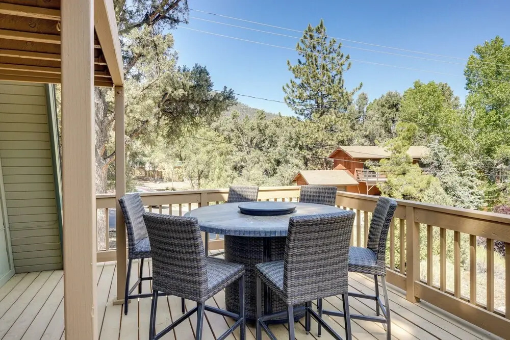 Walk to Village: Cozy Cabin in Pine Mountain Club