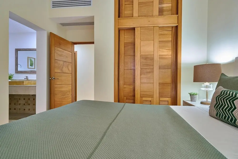 Luxury Beach Penthouse w Private Deck Ocean Views C-401