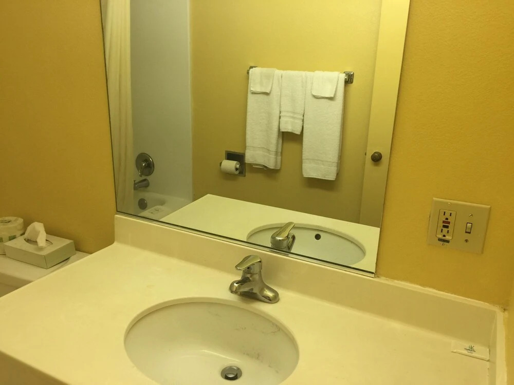 Americas Best Value Inn & Suites - East Toledo/Millbury