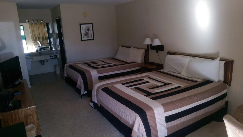 Four Winds Motel & RV Park