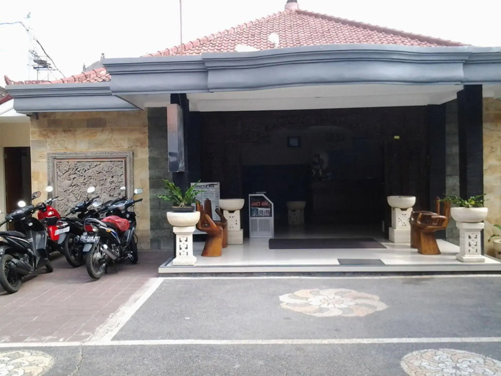 RedDoorz at Mahendra Beach Inn Kuta