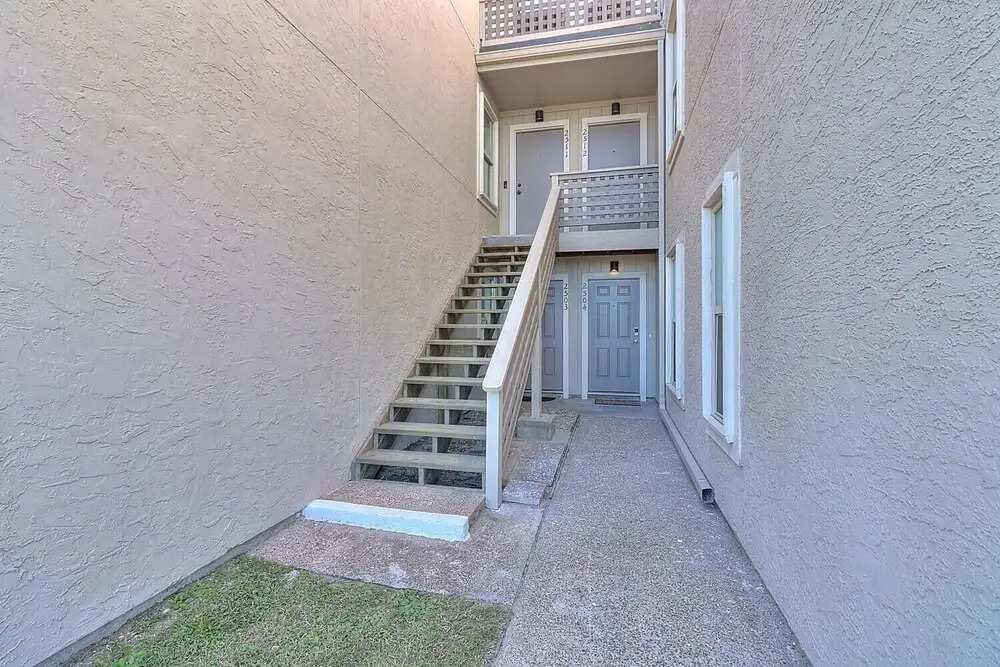 Dock Holiday 2 Bedroom Condo by Redawning