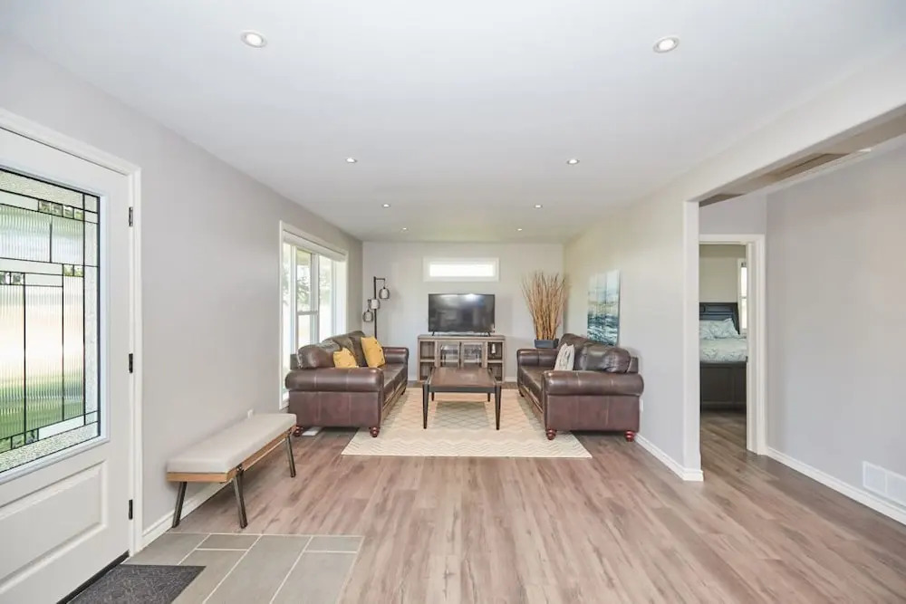 Niagara Vineyard Contemporary