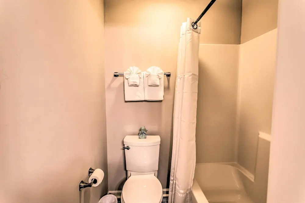 Resort Amenity Access: Chic Myrtle Beach Condo!