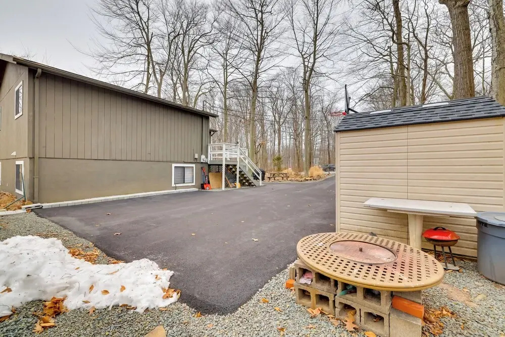 8 Mi to Tobyhanna State Park: Poconos Home
