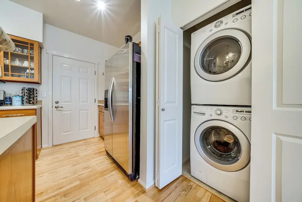 Condo 6 Mi to Lumen Field & Dtwn Seattle!