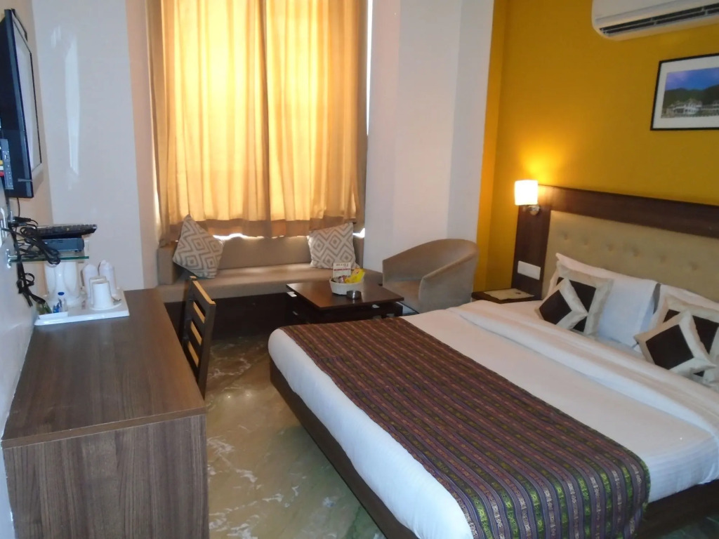 Inn Tawang Near B L Kapoor Hospital A Well Hygiene Hotel