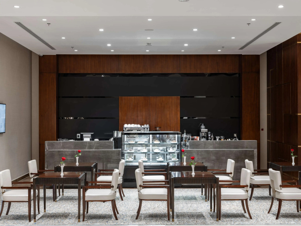 Wirgan Al Noor, Tapestry Collection by Hilton