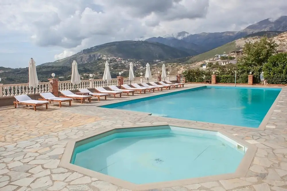 Apart-Hotel Llazari