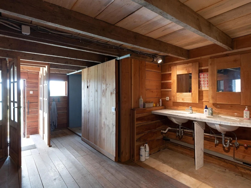Premium Farmhouse in Nieuwmunster With Pool