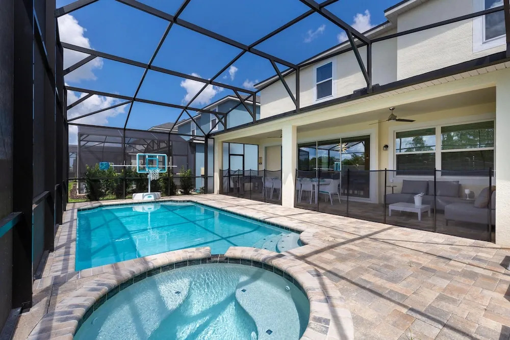 Sr006v: 8 Bed, Incredibles, Fashionista, Pool, Shuffle Board