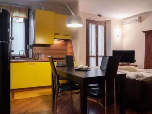 Stylish Boutique Apartment-City Center