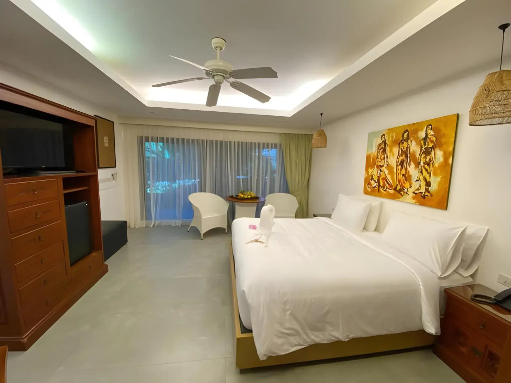Lokal Phuket "Former K-Hotel" - SHA Extra Plus