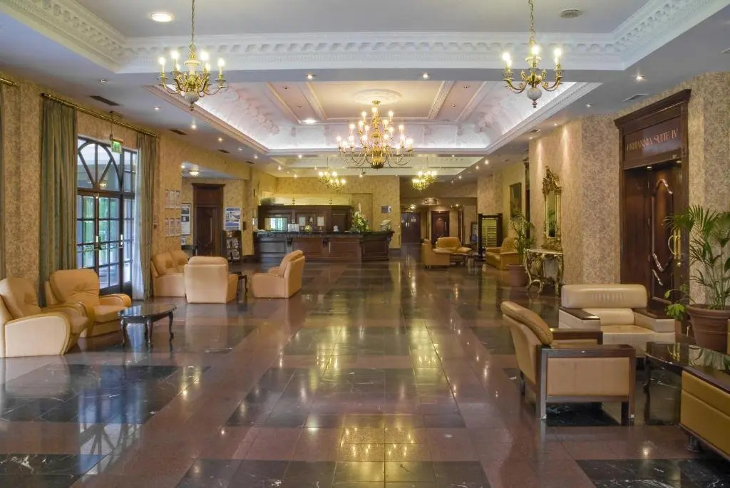 Royal Court Hotel