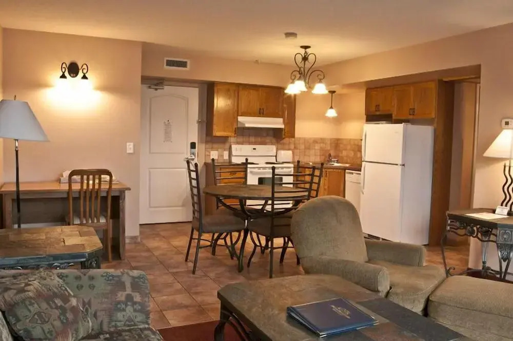 Misty Mountain Inn & Suites
