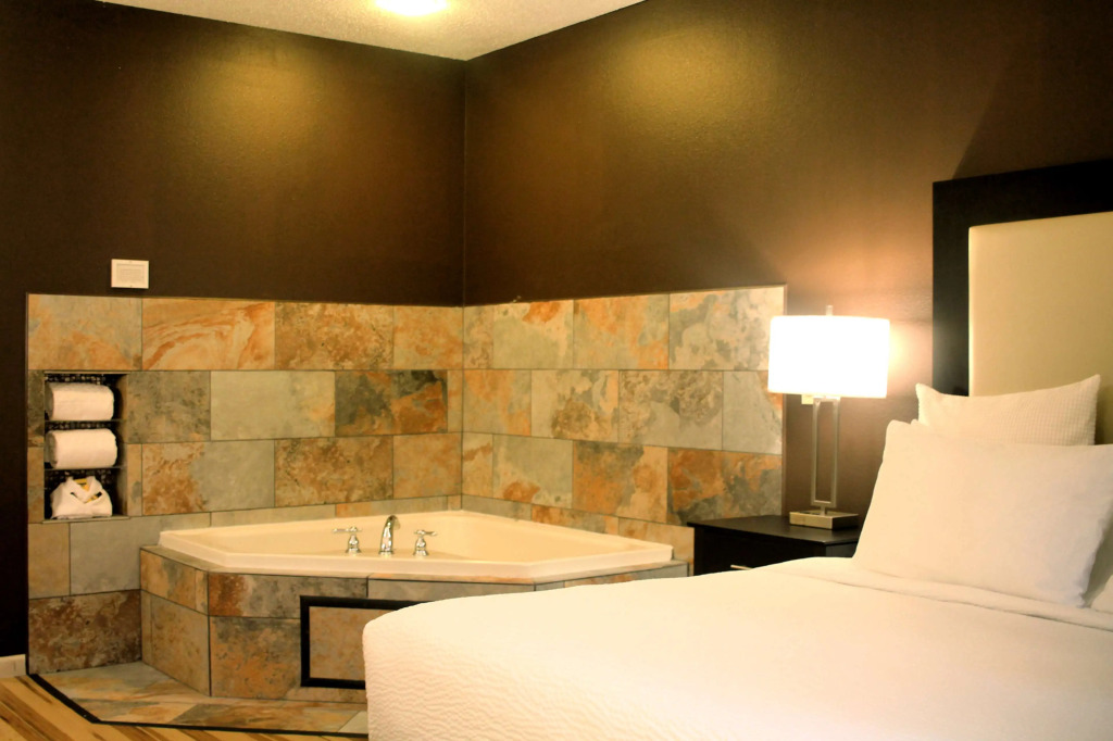 Best Western Plus Des Moines West Inn & Suites
