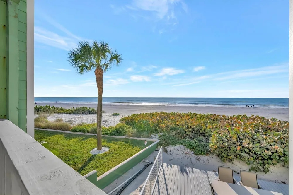 Beachfront Ocean Views Balcony Condo Sleeps 8