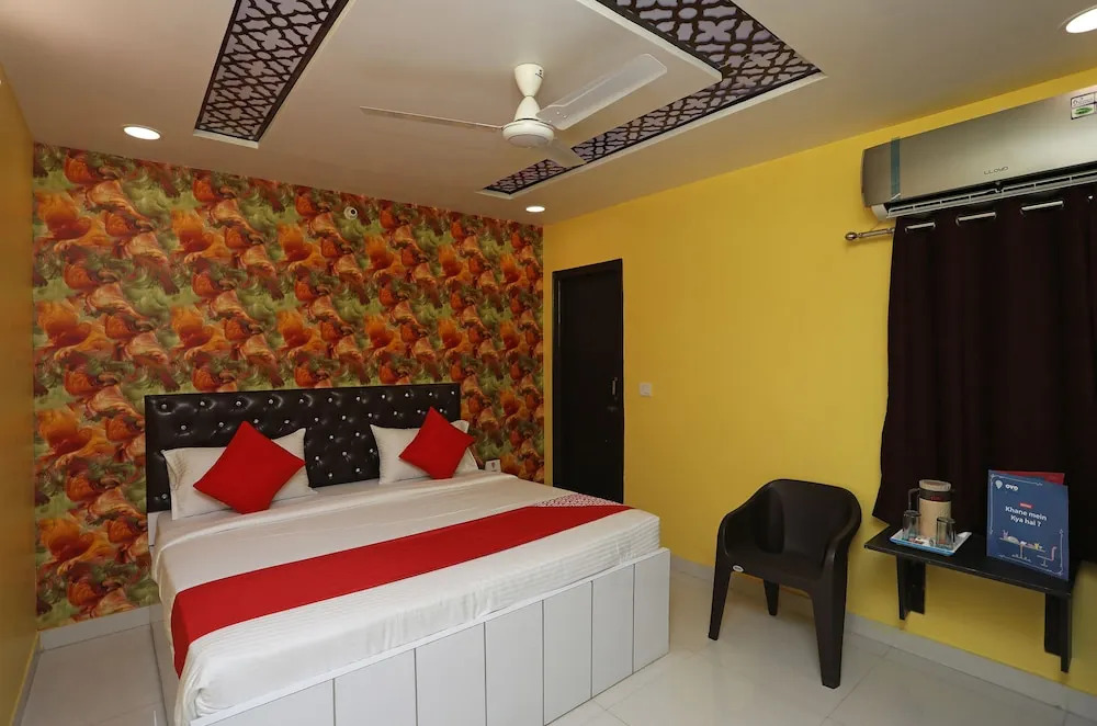 OYO 22697 Richa Grand Inn