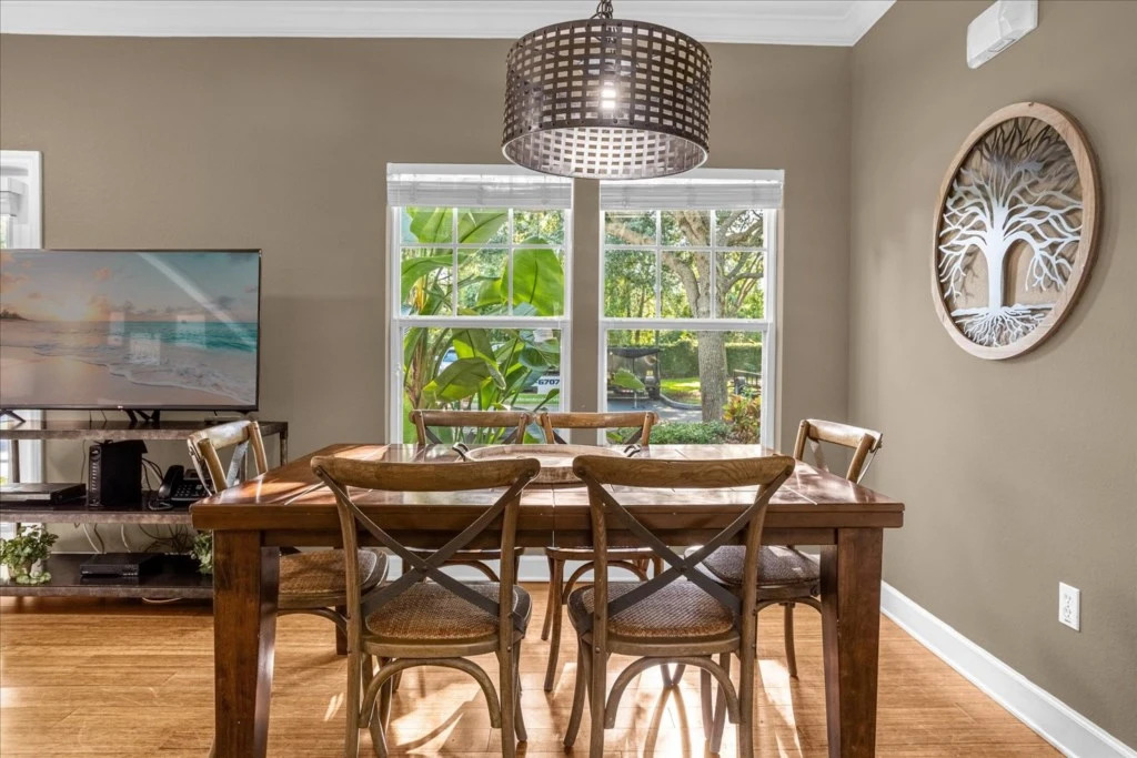 4 Bd 3 Ba Lucaya Village 4-105