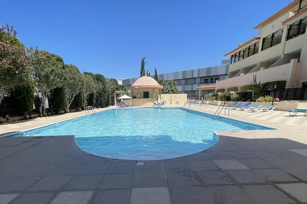 2 Bed Townhouse Sleeps 4 - Pool - Patio & Balcony