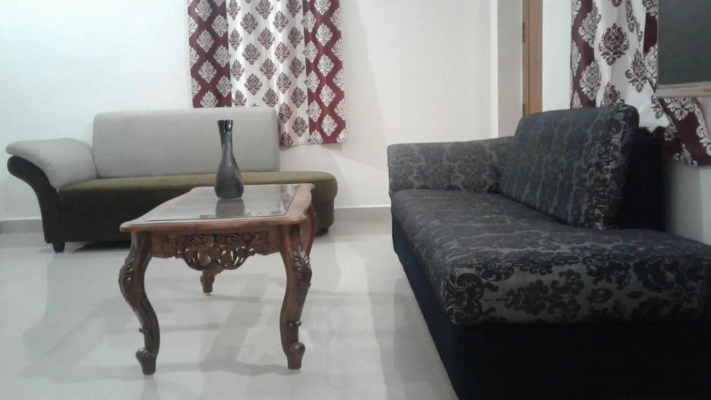 GIRI Service Apartment
