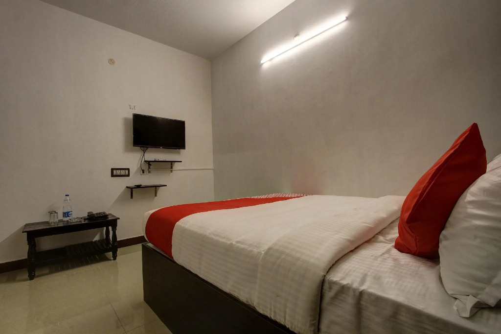 OYO 36142 12roomz