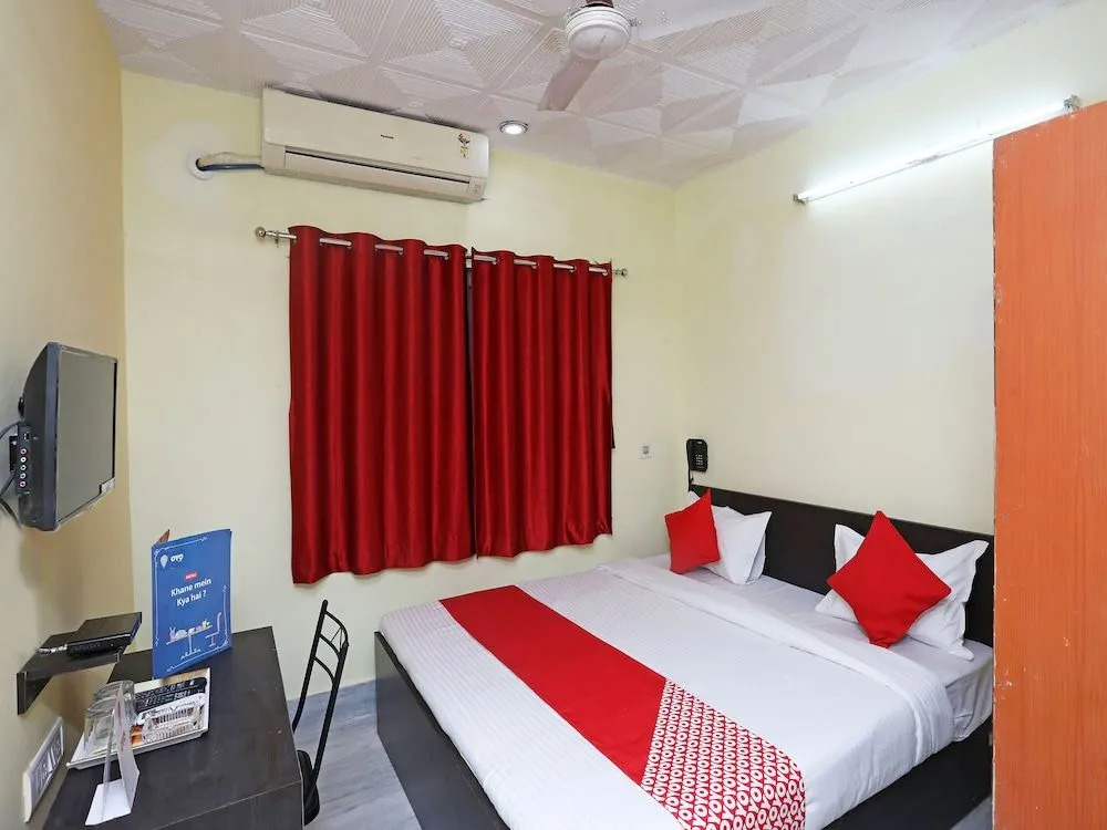 OYO 24928 P I Guest House