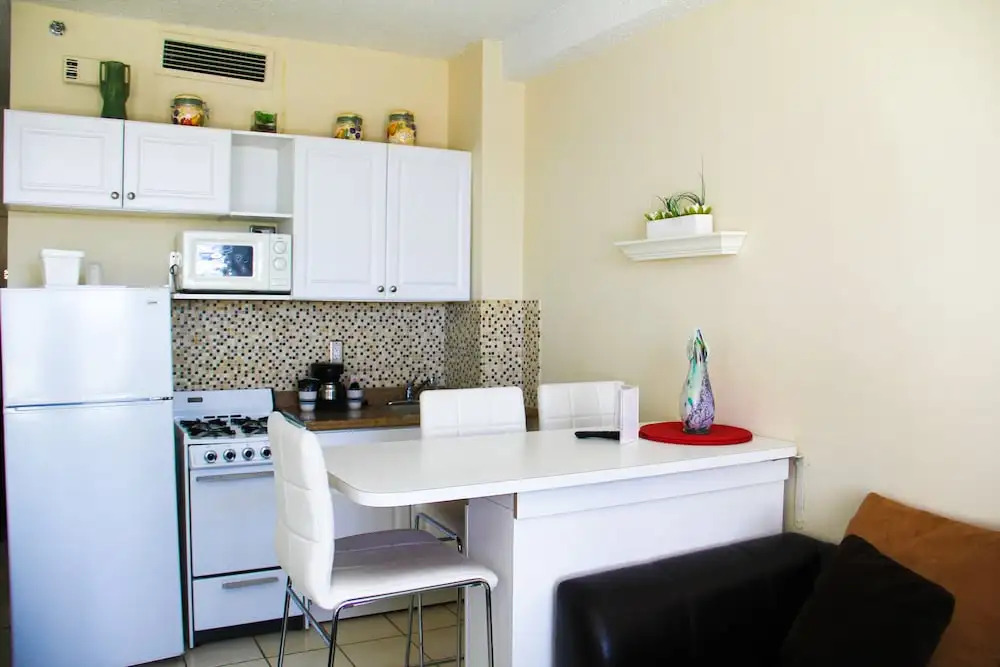 Hbr576-large Studio, Steps From the Ocean