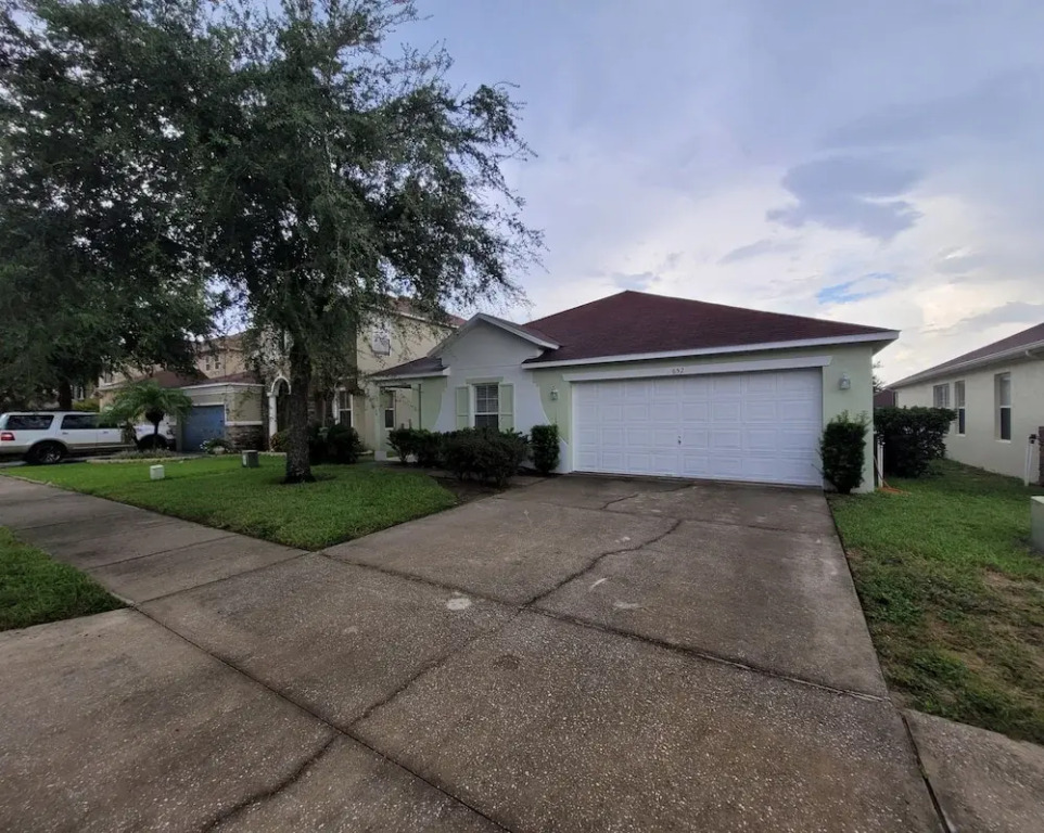 652 Rosselli Blvd 4 Bedrooms, 2 Bathrooms