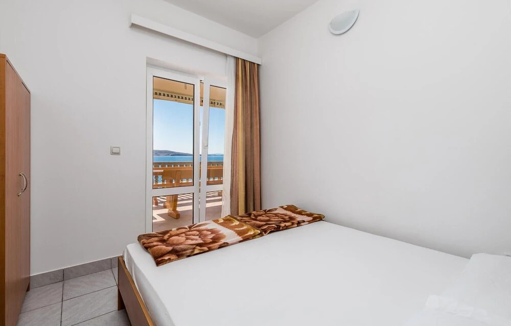 Beautiful Apartment in Prizna With Wifi and 3 Bedrooms