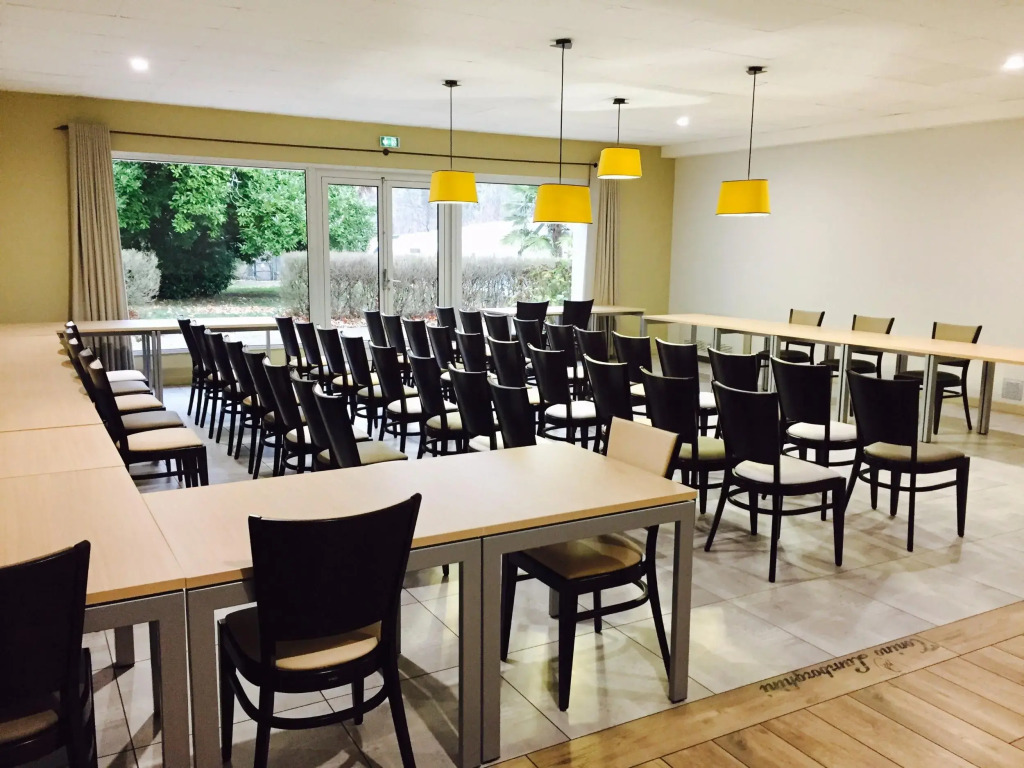 Logis Hôtel Restaurant Les Cèdres