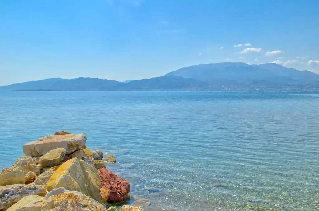 Epipleon Luxury Suites -104- Δωμάτιο 35τμ με βεράντα 35τμ μπροστά στη θάλασσα