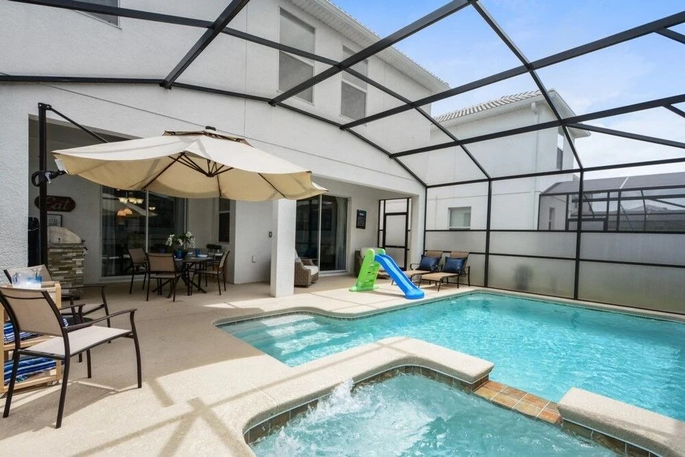 Luxury 6 bedroom home