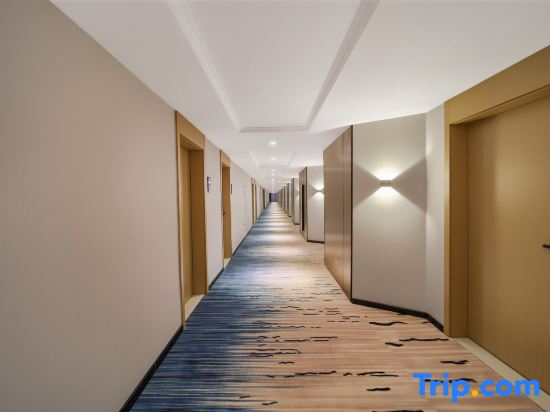 Lanqiao Hotel (Zhengzhou University South Campus Greentown Plaza Subway Station)