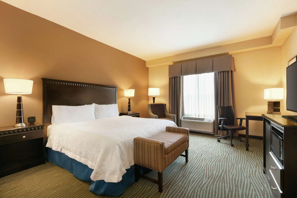 Hampton Inn and Suites Parkersburg Downtown