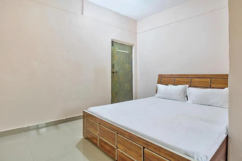 SPOT ON 43864 Shubh Ratna Lodge SPOT