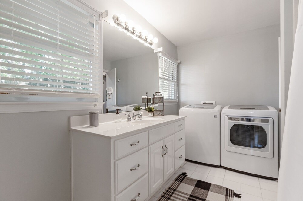 3926 Pineview, Smyrna