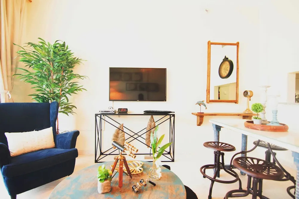 Lux BnB I X1 Tower I Golf Course & Sea Views