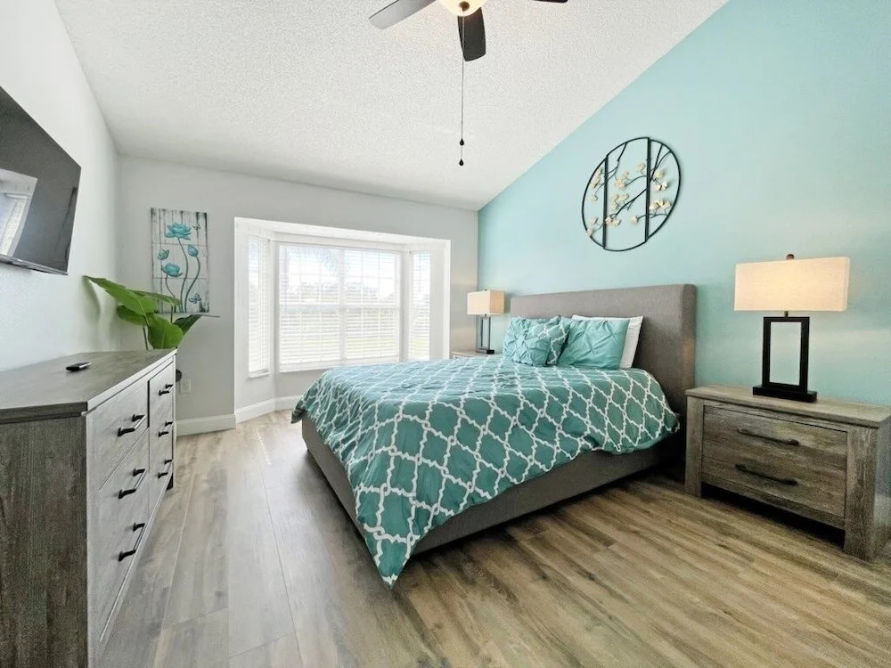 Lakeside Sunset 3 Bedroom by RedAwning