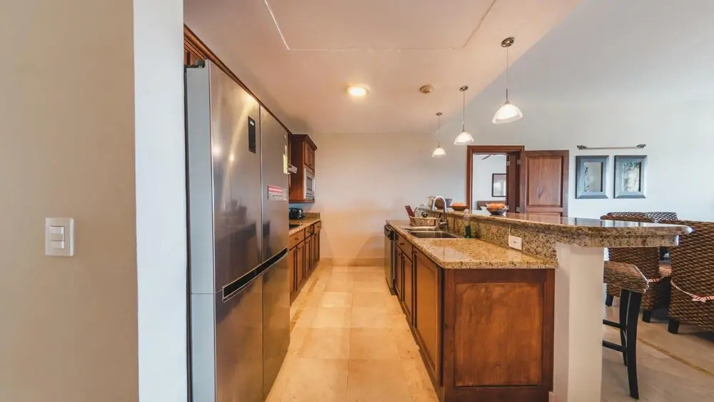Magnificent Golden Bear w Balcony Pool and Private Parking lot E21